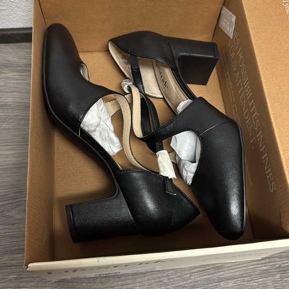 LifeStride Tracy Strappy Pump (WIDE) - Picture 6 of 10